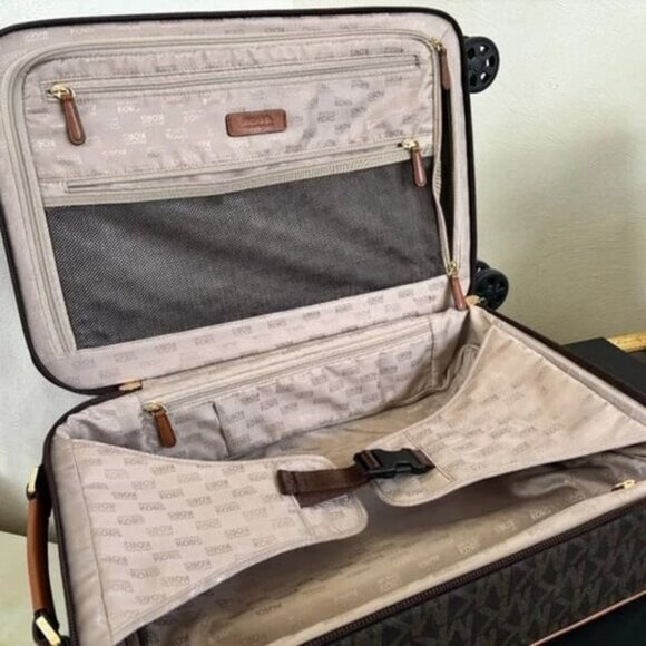 Michael Kors Travel set - Picture 2 of 5